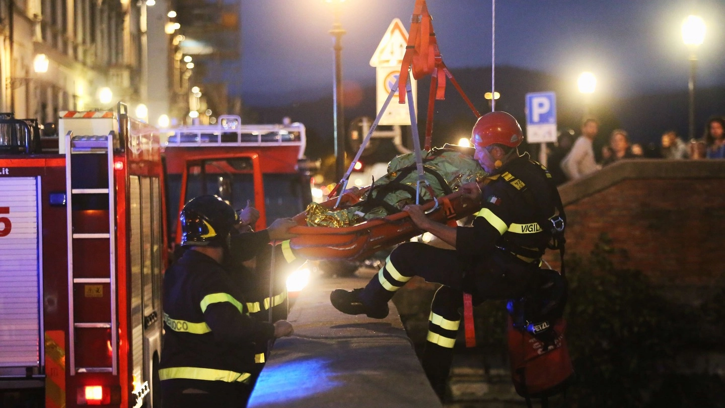 Un soccorso sull'Arno Un soccorso sull'Arno