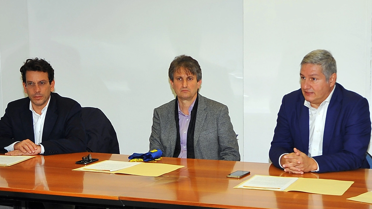Da sinistra l’assessore Raffaele Latrofa, il presidente della Provincia Massimiliano Angori e il presidente di Ctt Nord Andrea Zavanella