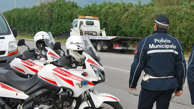 Polizia municipale (foto di repertorio) Polizia municipale (foto di repertorio)