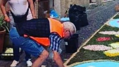 Petali e profumi Un’invasione di colori nel borgo mediceo Petali e profumi Un’invasione di colori nel borgo mediceo