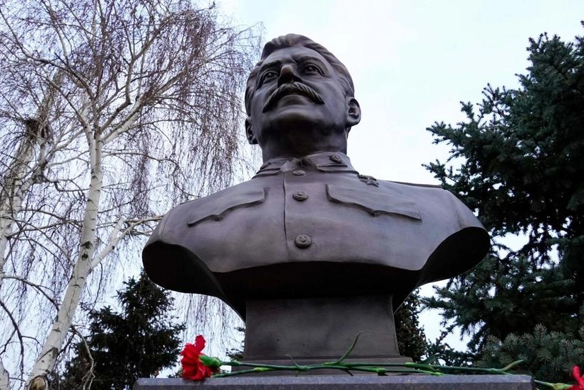 Il busto del dittatore sovietico Stalin inaugurato ieri a Volgograd, la ex Stalingrado
