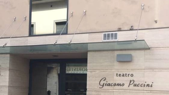 L’esterno del cinema-teatro "Puccini"