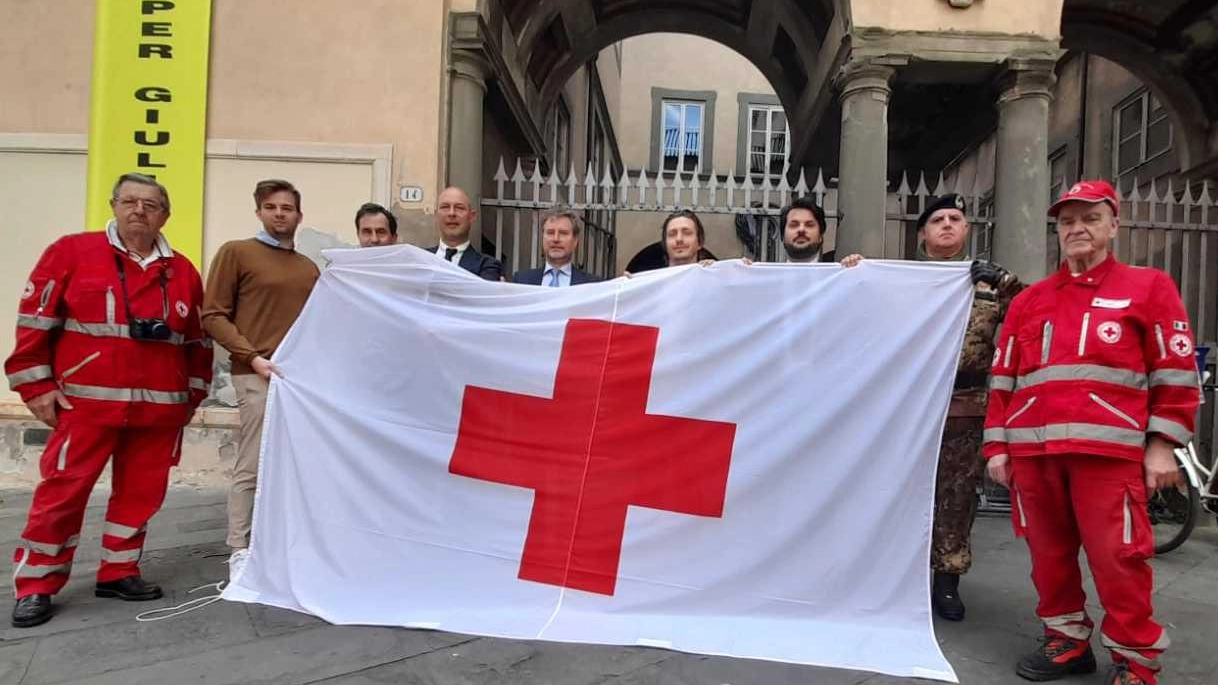 Giornata mondiale  della Croce Rossa  Bandiera in Comune