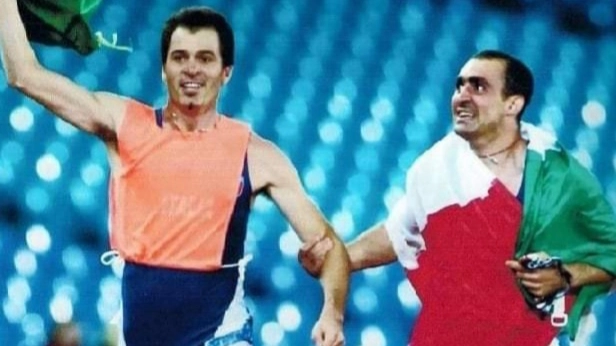 Il primo italiano a vincere la medaglia d'oro sui 100 metri alle Paralimpiadi è di Castelnuvo Magra. Adesso aspetta un abbraccio dal nuovo campione