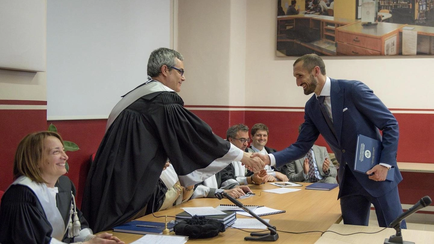 Giorgio Chiellini durante la discussione della tesi (foto Ansa)