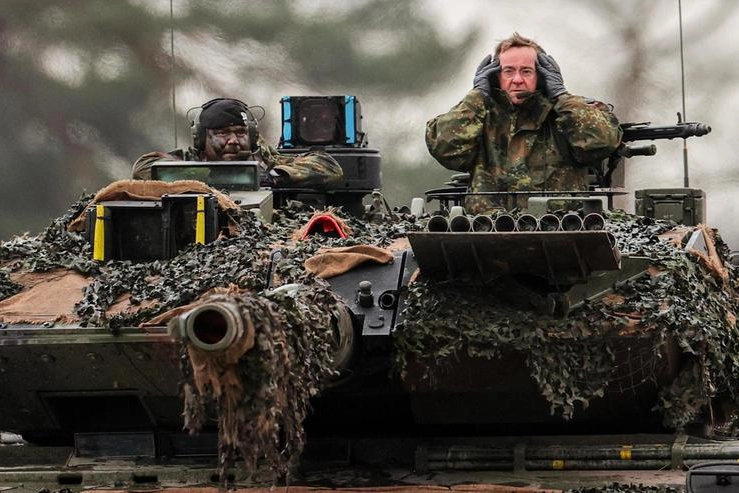 Esercitazioni militari tedesche con i tank Leopard 2