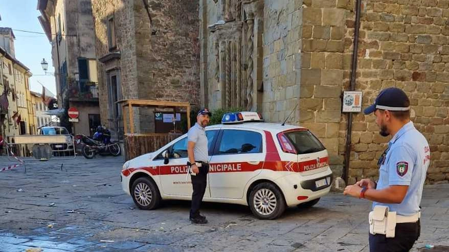 Ladri e vandali minacciano la sagra Partita la caccia a tre giovani Ladri e vandali minacciano la sagra Partita la caccia a tre giovani