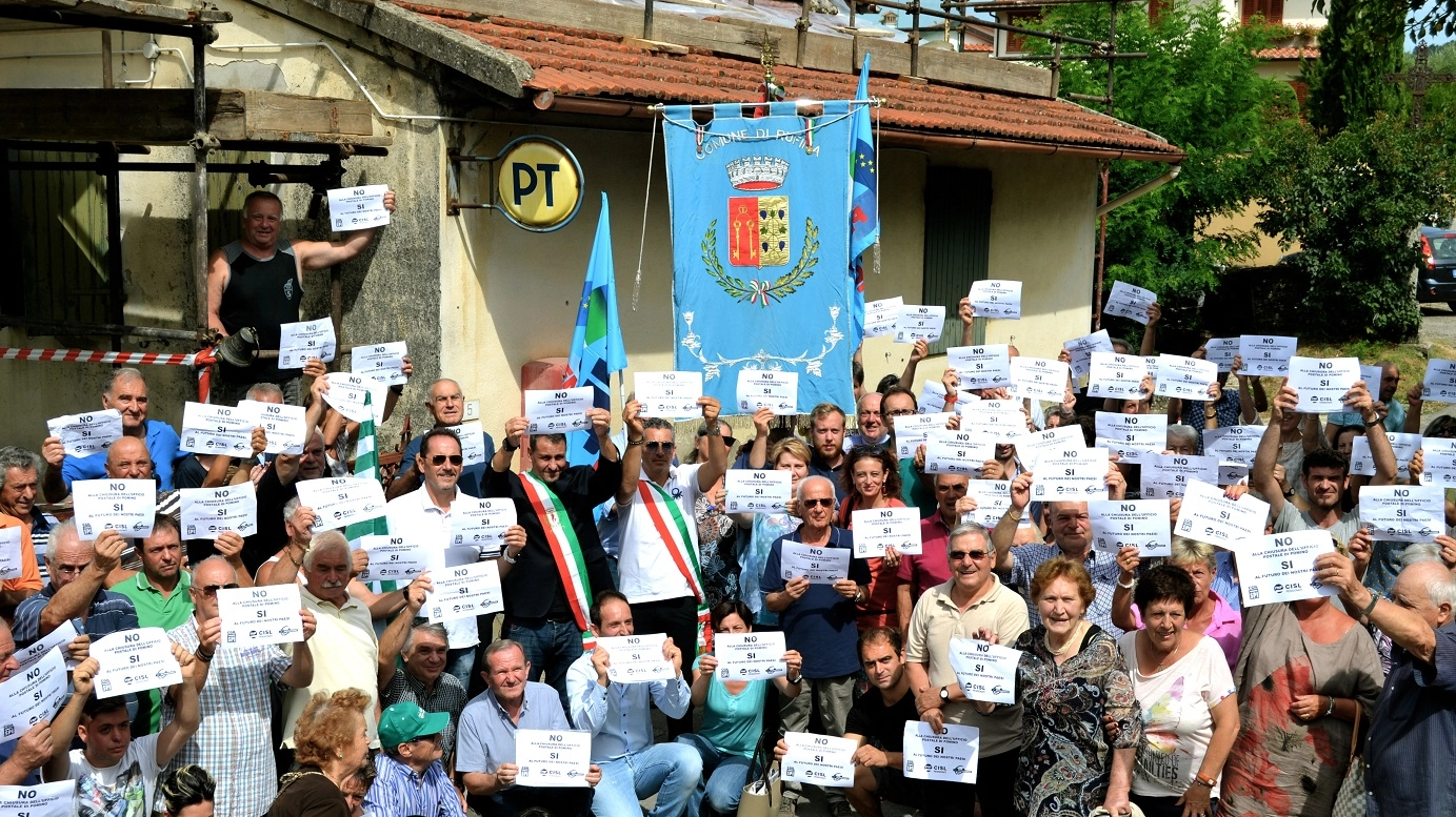 Pomino, manifestazione contro la chiusura dell'ufficio postale (Eva Bagnoli)