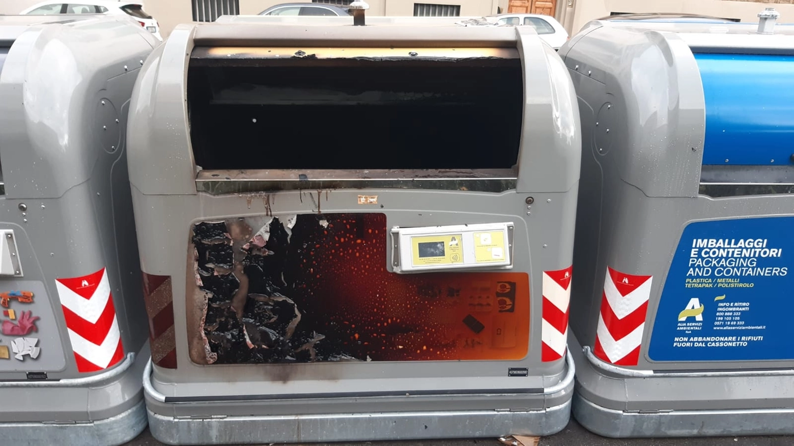 Cassonetto bruciato dal piromane Cassonetto bruciato dal piromane