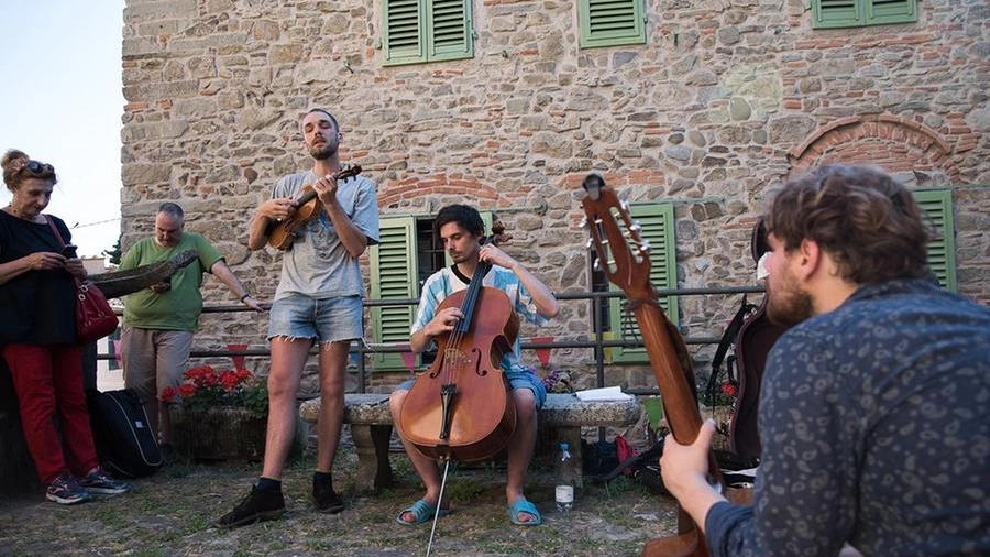 Natura e arte, a Castagno parte la rassegna "Borgo Museo Festival"