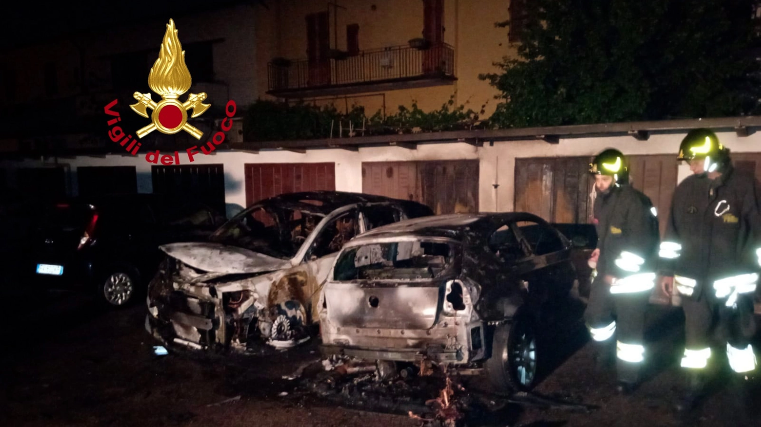 Le auto in fiamme