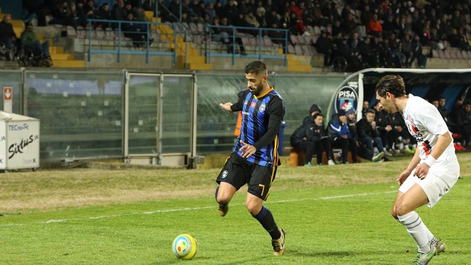 Il centrocampista del Pisa Luca Verna