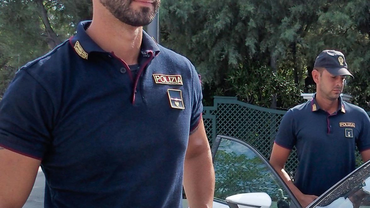 Si finge il fratello e finisce nei guai Si finge il fratello e finisce nei guai