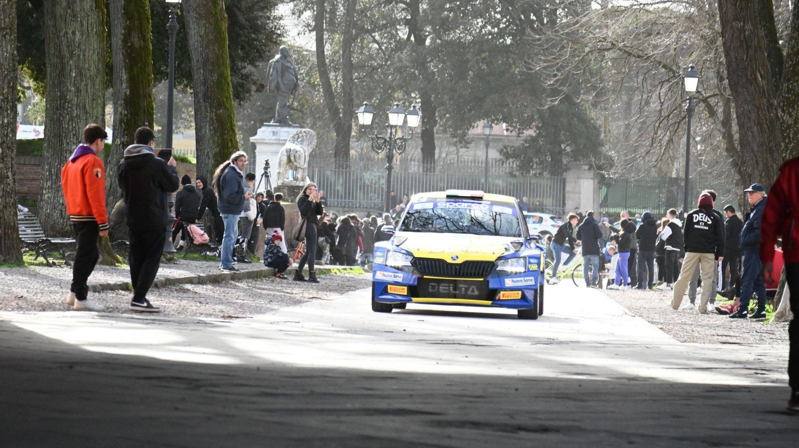 Il rally sfila sulle Mura Partenza dal Caffè e poi passeggiata fra i baluardi storici Il rally sfila sulle Mura Partenza dal Caffè e poi passeggiata fra i baluardi storici