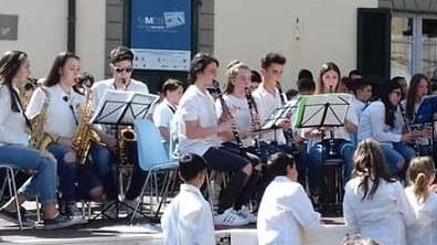 I giovani musicisti dell’orchestra formata dagli studenti dell’Istituto comprensivo «Moratti» di Fivizzano