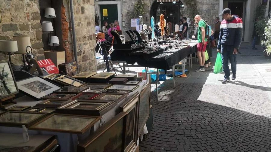 ’Soffitta nella strada’ e mercatini. A Sarzana un'anteprima d’estate