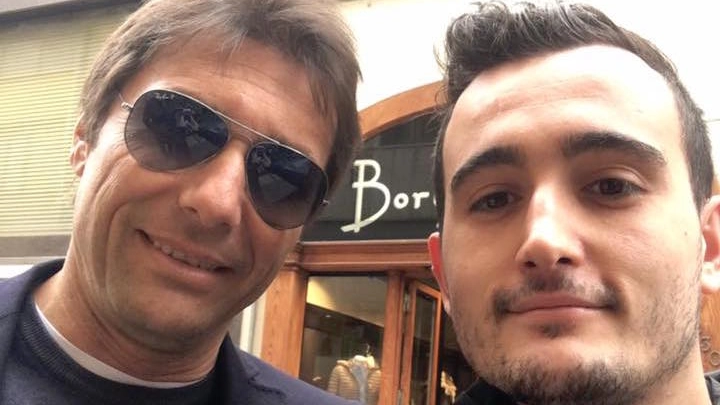 Antonio Conte, selfie con un tifoso