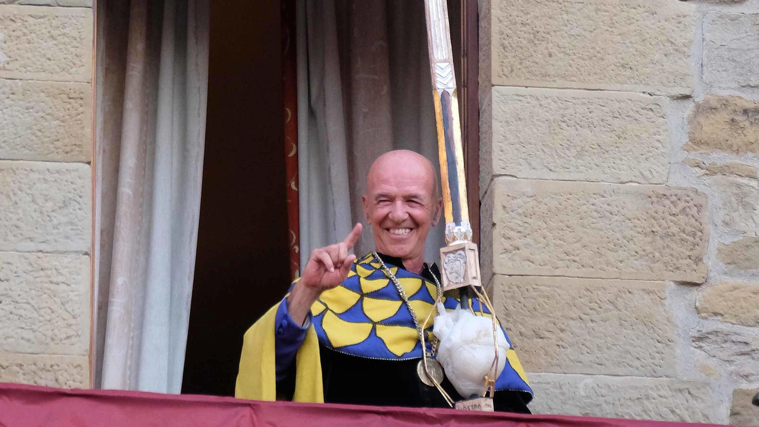 La lancia d’oro ritorna a casa Stop alla consegna dai terrazzini Domani il via libera alla tribuna A La lancia d’oro ritorna a casa Stop alla consegna dai terrazzini Domani il via libera alla tribuna A
