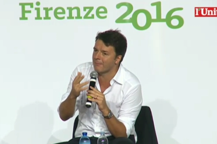 Renzi sul palco della Festa dell'Unità 2016 di Firenze
