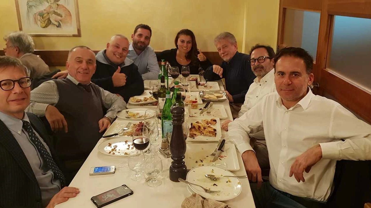 Un momento della cena che si è svolta in un ristorante nel centro di Firenze