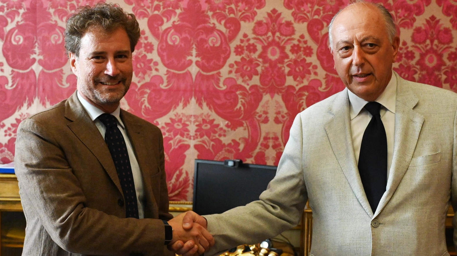 Metti a cena 25 anni di storia Confcommercio riunisce a tavola sindaci e presidenti del Summer Metti a cena 25 anni di storia Confcommercio riunisce a tavola sindaci e presidenti del Summer