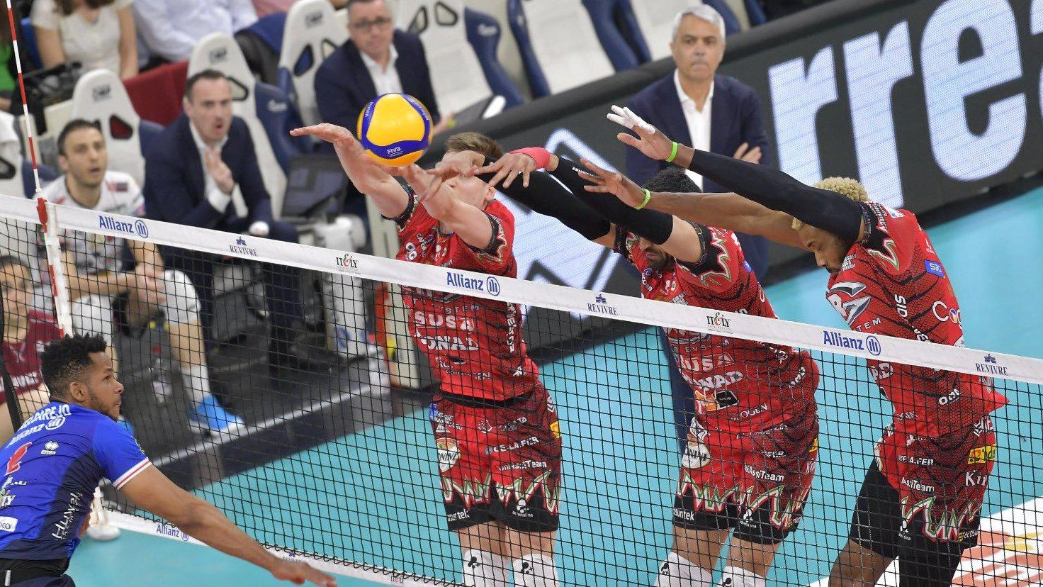Sir Perugia ko a Milano Si va a gara5 al PalaBarton Sir Perugia ko a Milano Si va a gara5 al PalaBarton