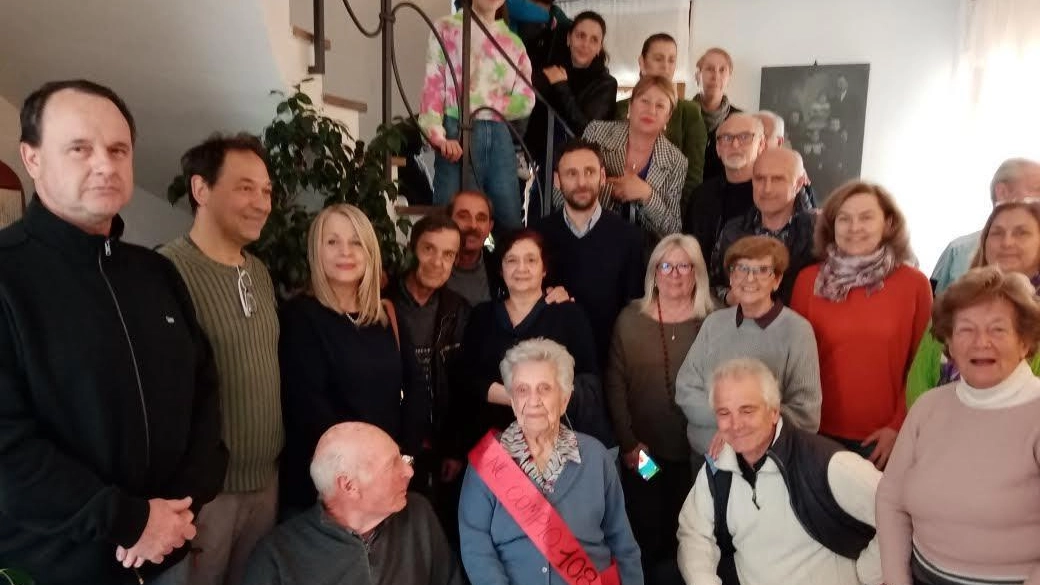 Un compleanno da record  Nella Faleri è la ’nonna di Siena’  Ha spento 108 candeline