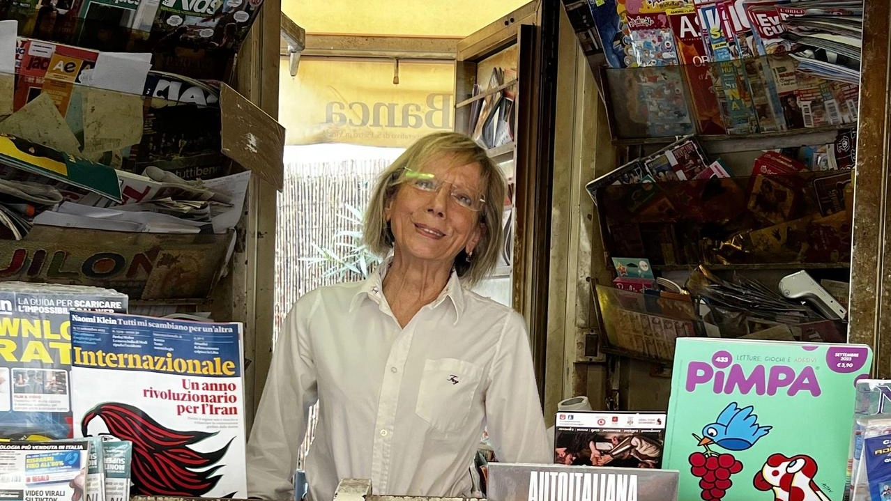 Svaligiata l’edicola di via Cavour: "Truffatori scappano con l’incasso"