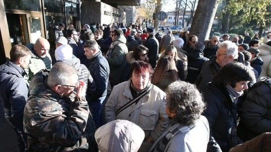  I contradaioli nel dicembre scorso si riunirono davanti a palazzo di giustizia  in segno  di solidarietà 