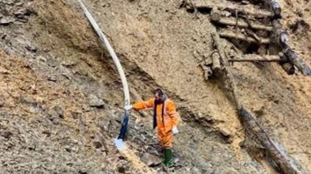 Franano detriti dal monte Carbonara. Danneggiato un tratto dell’acquedotto Franano detriti dal monte Carbonara. Danneggiato un tratto dell’acquedotto