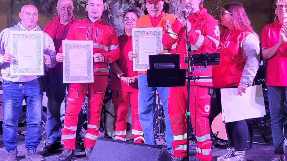 "Tavolata con la Croce Rossa", cibo e musica per solidarietà "Tavolata con la Croce Rossa", cibo e musica per solidarietà