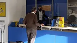Un ufficio postale Un ufficio postale