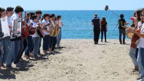 Tutti attori alla “Giorgini“ Studenti e docenti girano un cortometraggio Tutti attori alla “Giorgini“ Studenti e docenti girano un cortometraggio