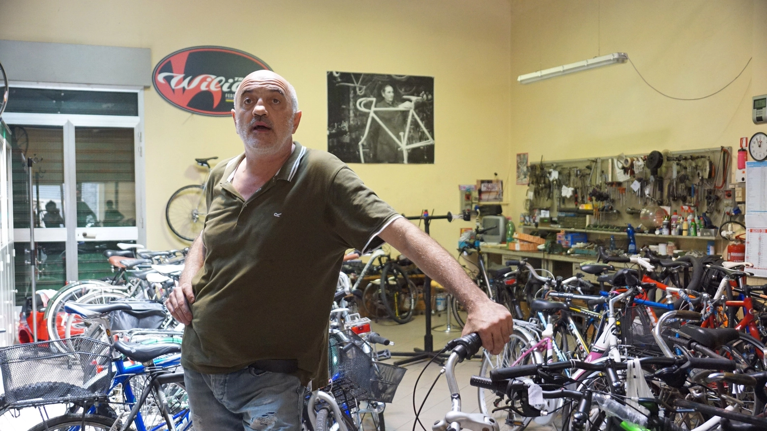 Roberto Iacopini, proprietario del negozio di biciclette