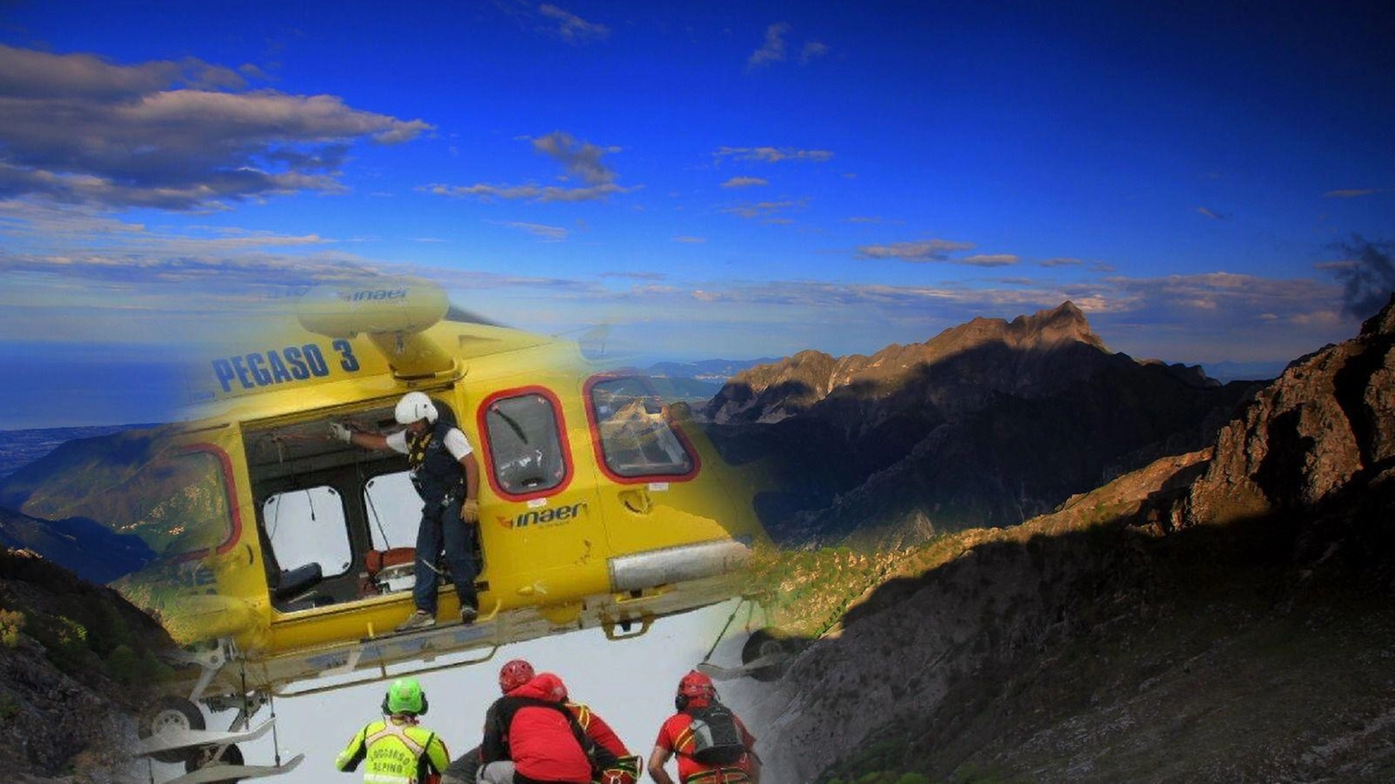 Un panorama delle Apuane e un soccorso dell'elicottero