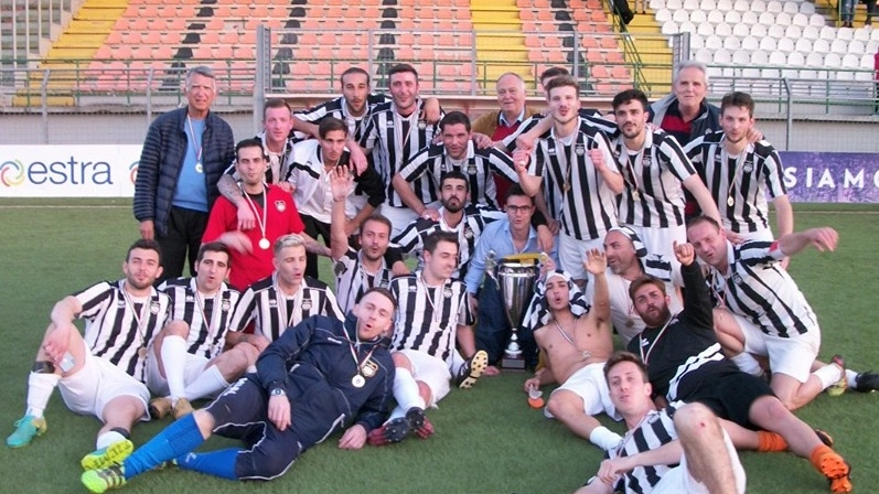 Lo Sporting Viareggio ’86 che ha vinto tutto lo scorso anno in Terza categoria