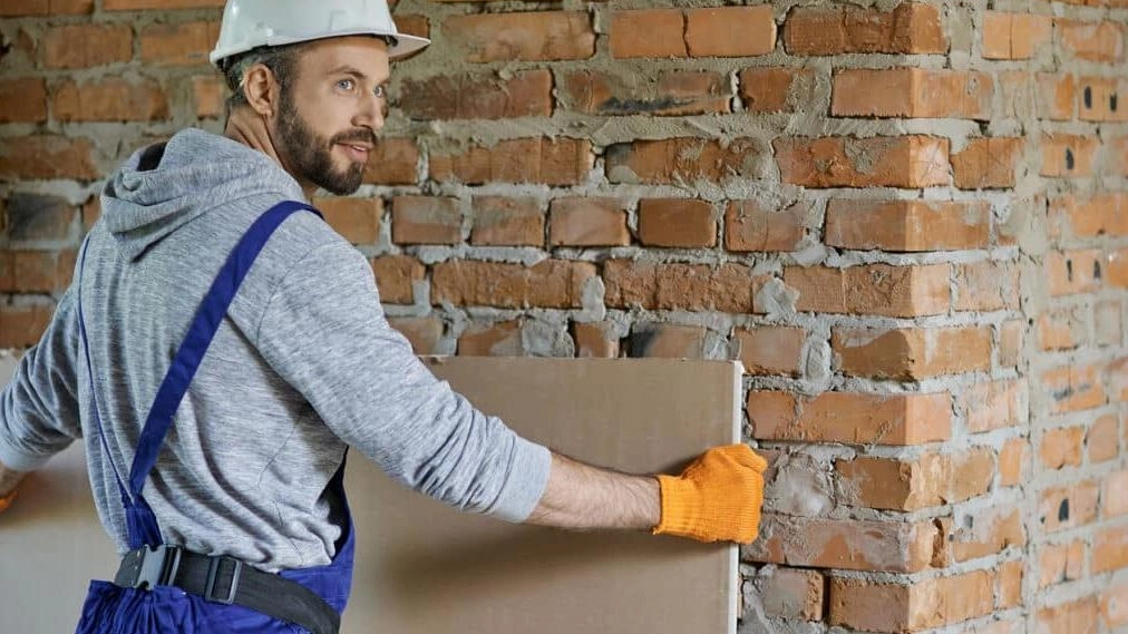 Suona la prima campanella Via ai lavori nelle scuole Ripristinati i vecchi spazi Suona la prima campanella Via ai lavori nelle scuole Ripristinati i vecchi spazi