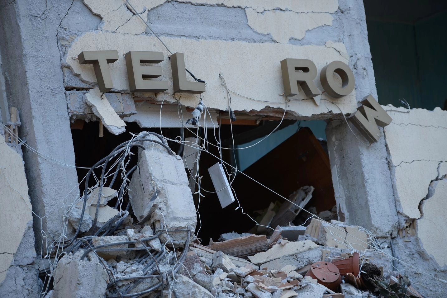 Distrutto l'hotel Roma ad Amatrice (Afp)