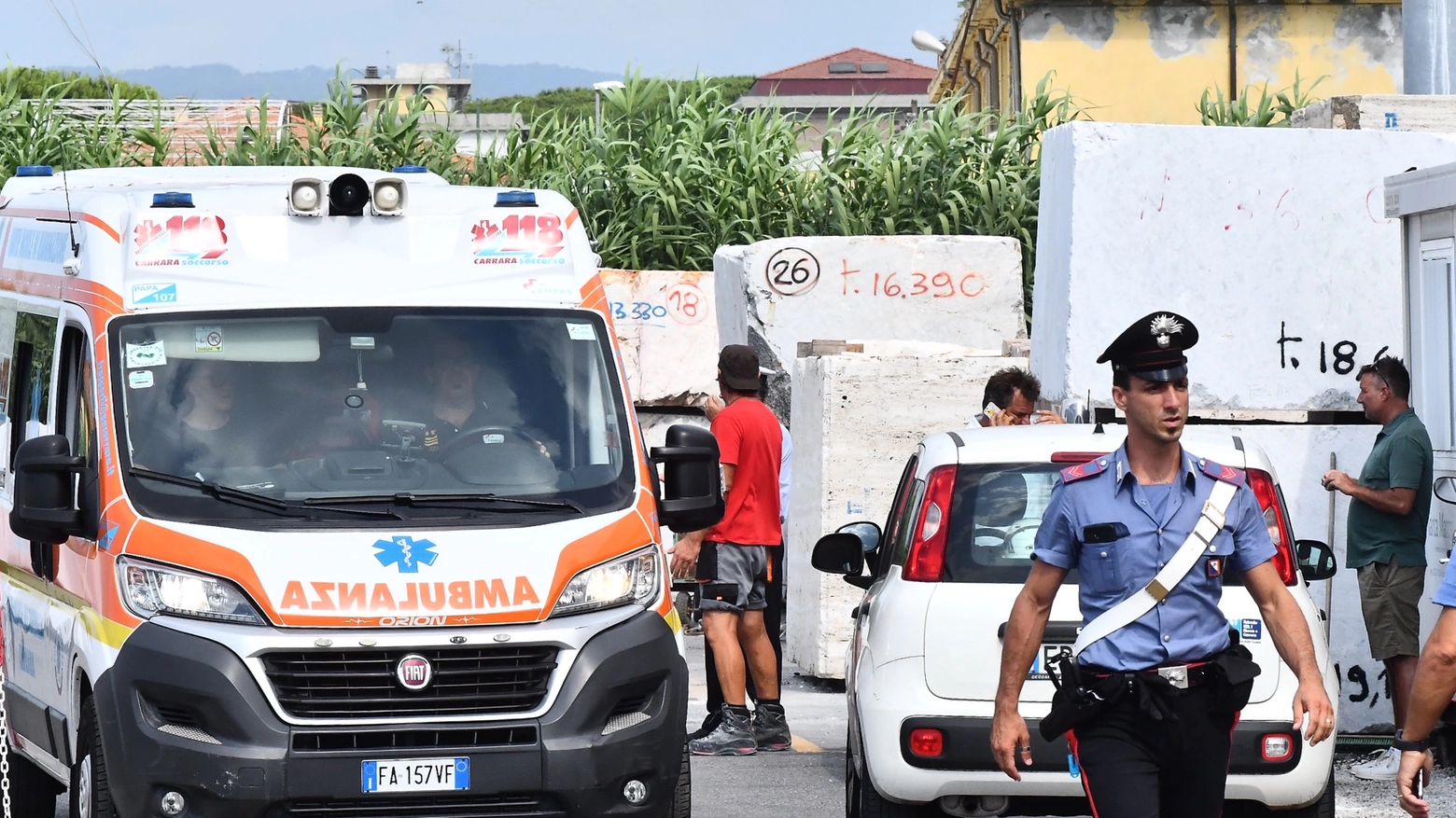 Incidente in un'azienda a Carrara (Foto Delia)