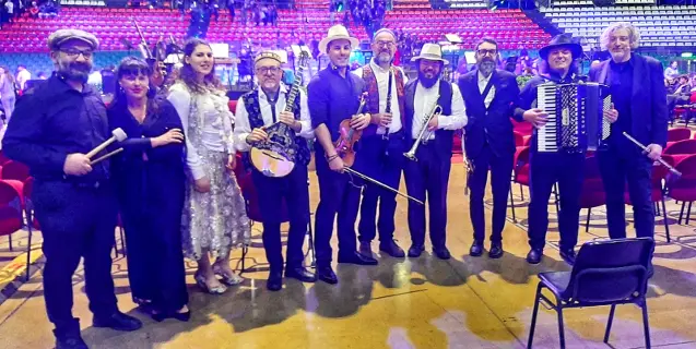 Romanò Simchà con Santino Spinelli e l’Orchestra Multietnica di Arezzo