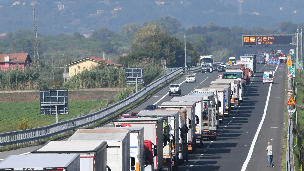 "Un disagio che viviamo ogni giorno". La rabbia degli autotrasportatori "Un disagio che viviamo ogni giorno". La rabbia degli autotrasportatori