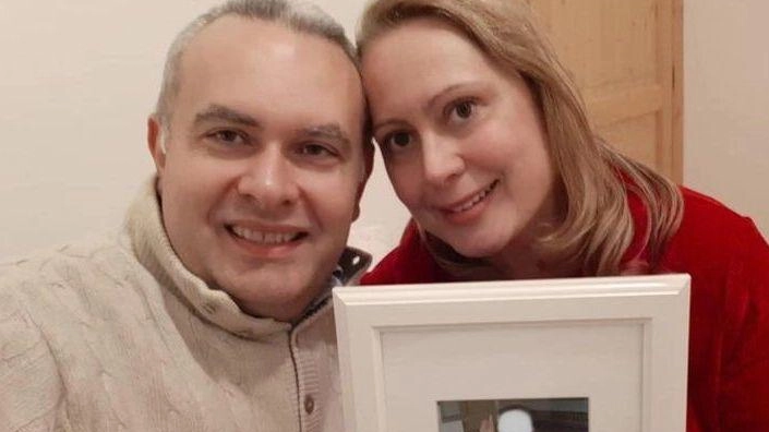 "Non abbiamo notizie di Simone". L’angoscia dei genitori adottivi: da quattro anni la Cina alza il muro "Non abbiamo notizie di Simone". L’angoscia dei genitori adottivi: da quattro anni la Cina alza il muro