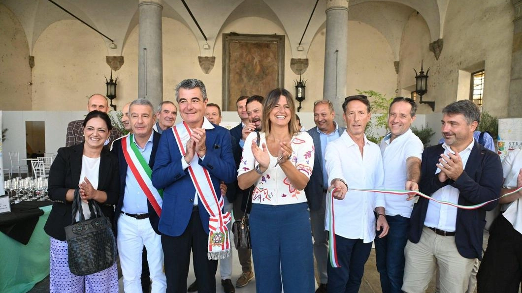 Aperta nel Loggiato di Palazzo Pretorio  la "Mostra dell’Agricoltura e del Territorio"