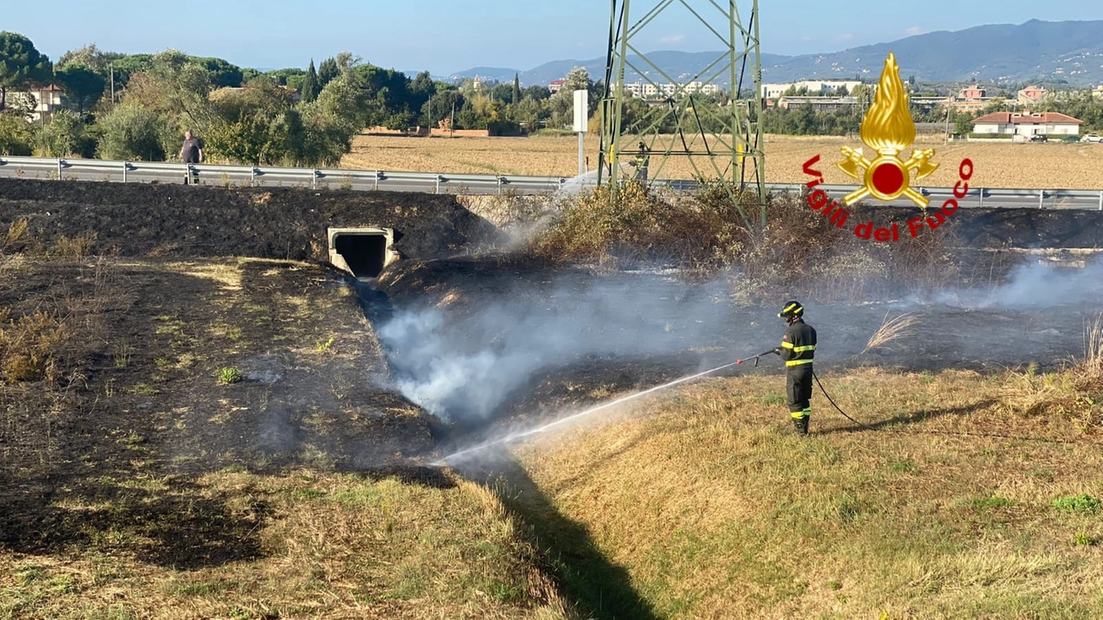 L'intervento dei vigili del fuoco a Empoli L'intervento dei vigili del fuoco a Empoli