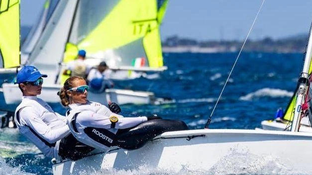 Giovani campioni di vela, Gemma Giovannelli e Giuseppe Bicocchi, vincono i Campionati Italiani Giovanili in Doppio. Seguiti dall'allenatore Paolo Fava, fanno parte del Club Nautico Follonica e sfiorano la vittoria al Campionato del Mondo.
