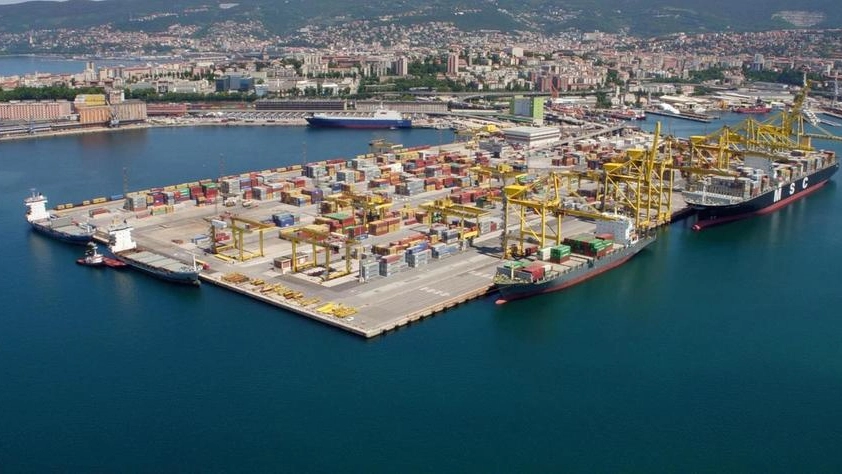Un'immagine del porto di Trieste (Ansa)