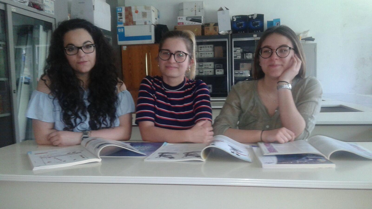 Le studentesse dell'Itc Carrara