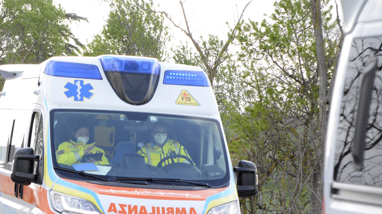 Un'ambulanza (foto di archivio)