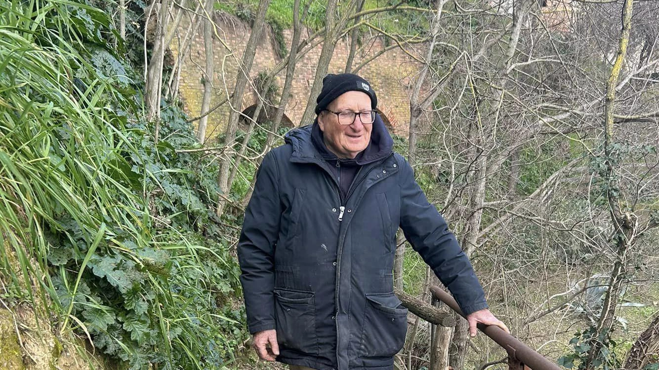 Colpo dai Moti Carbonari  Rubati gli arnesi dei volontari  che si prendono cura del vicolo