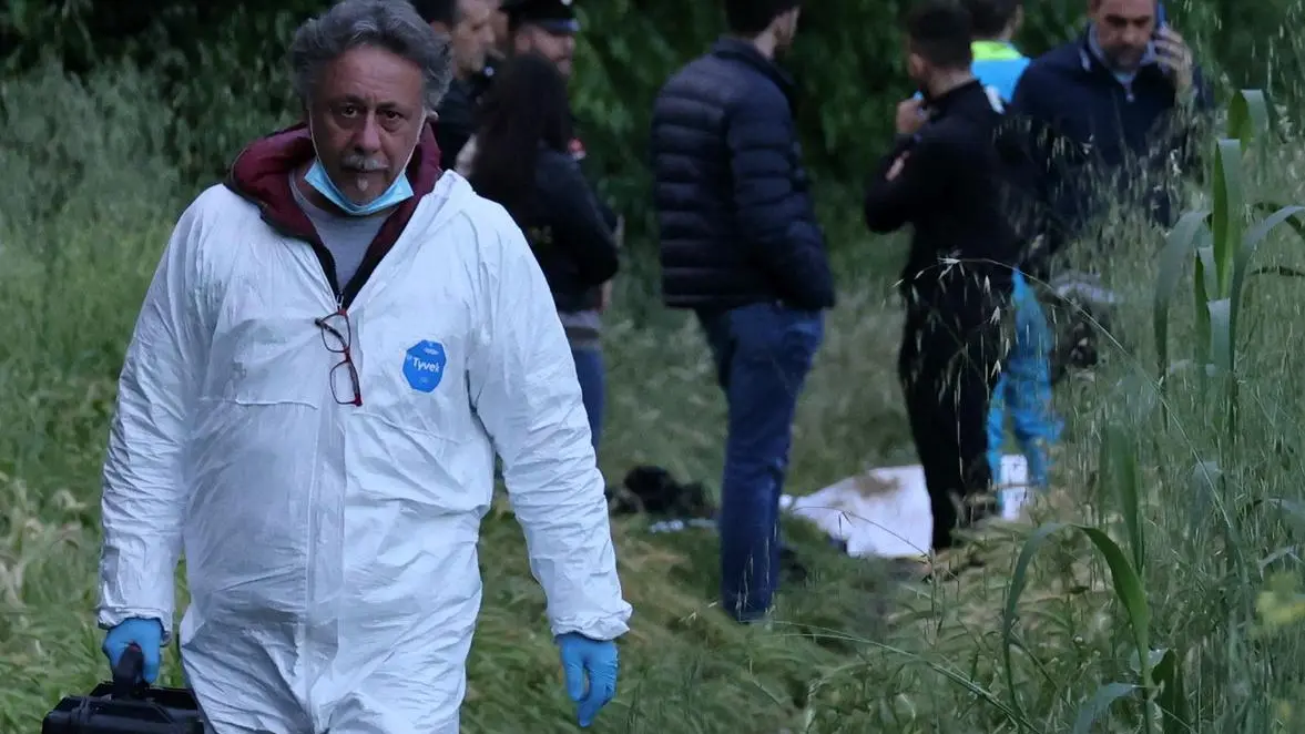 Macabra scoperta Giallo a Scandicci Un cadavere galleggia nella Greve Macabra scoperta Giallo a Scandicci Un cadavere galleggia nella Greve